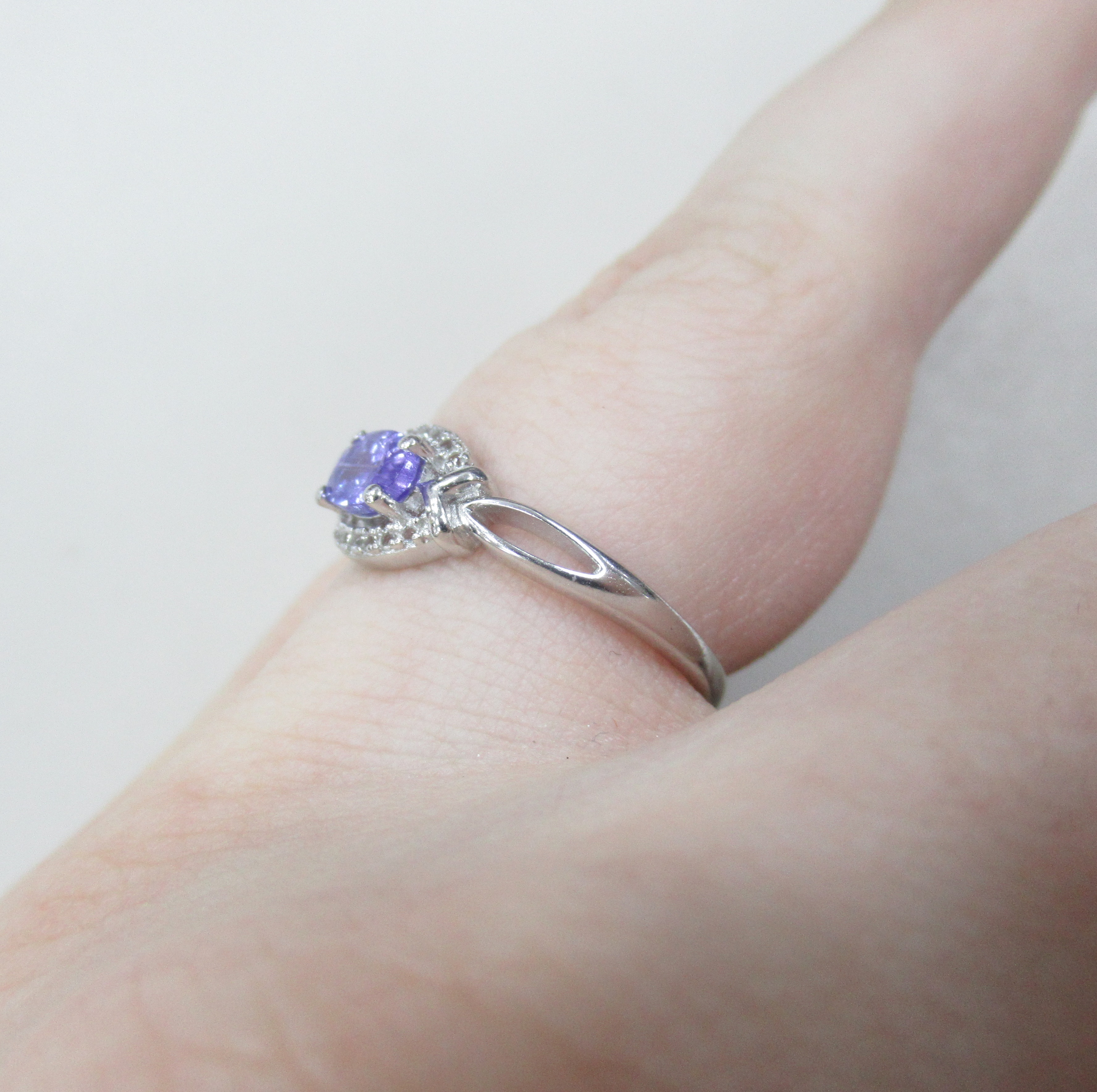 Серебряное кольцо с танзанитом